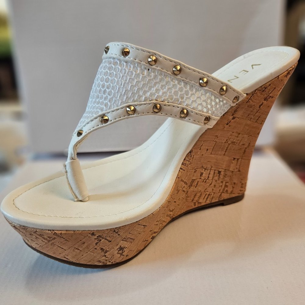 Thong wedge heels
